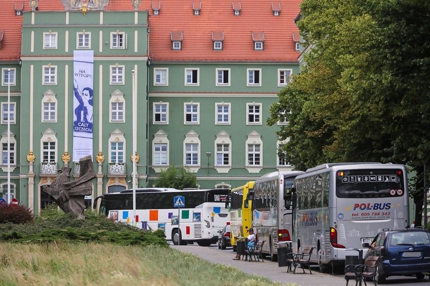 Protest kierowców autokarów w Szczecinie."Wciąż mamy straty" 