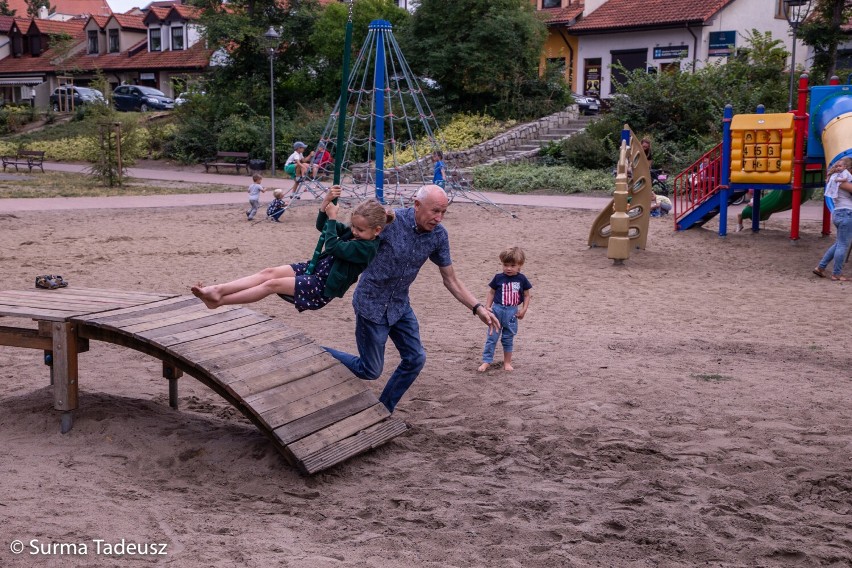 Taka zabawa w parku Chrobrego w Stargardzie! Fotoreportaż Tadeusza Surmy - 10.08.2021 r.