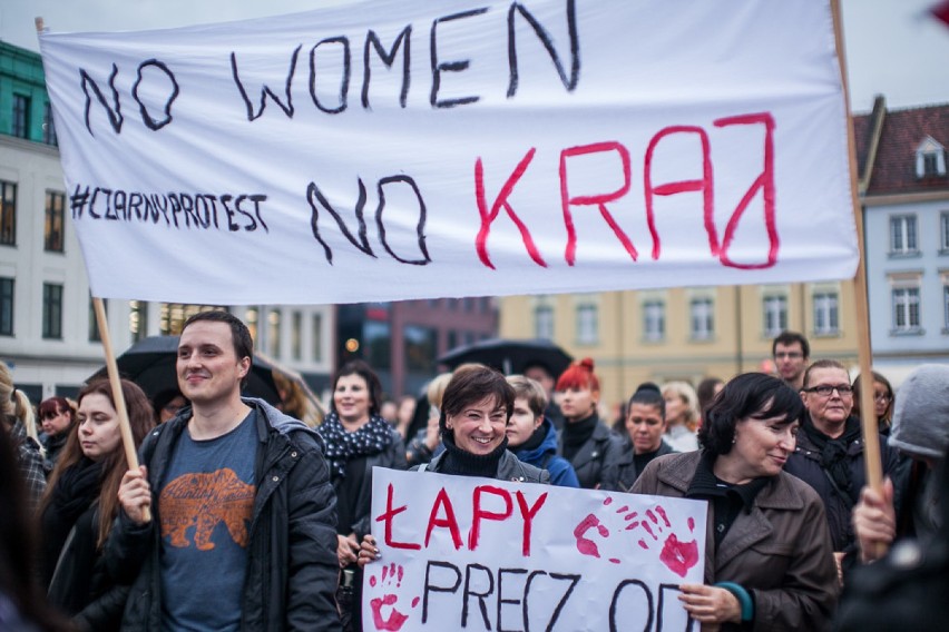 Strajk kobiet na Starym Rynku w Bydgoszczy.

wideo k@s