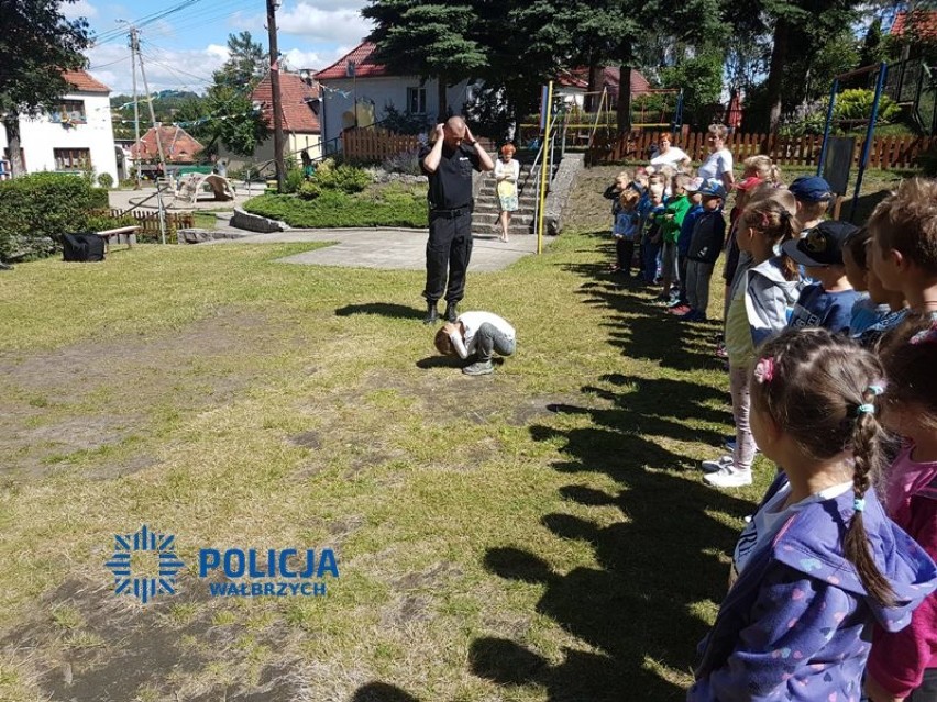 W ramach akcji „Bezpieczne wakacje”, policjanci odwiedzili...