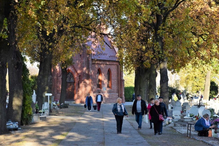Zobaczcie zdjęcia z cmentarzy w Inowrocławiu >>>>