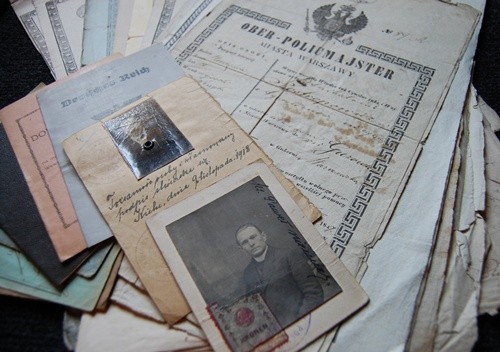 Duszniki: Cenne paszporty w Muzeum Papiernictwa