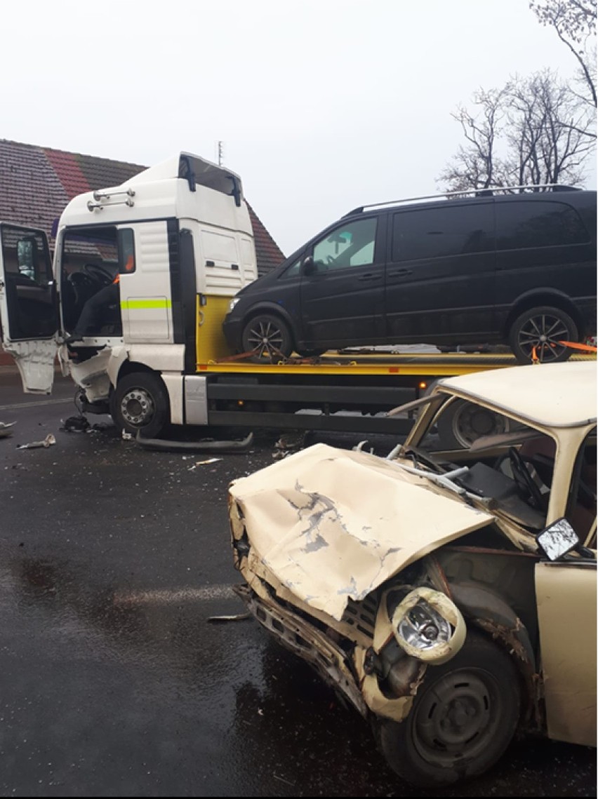 Wielichowo: Trabant zderzył się czołowo z samochodem ciężarowym! Lądował LPR!