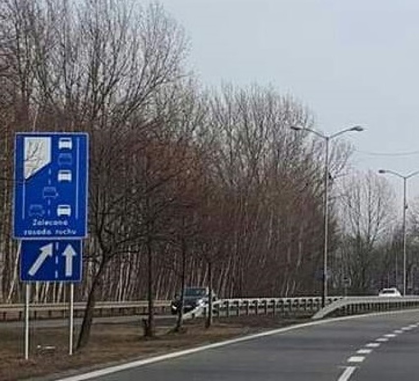 W Katowicach pojawily się znaki sugerujące jazdę "na suwak"