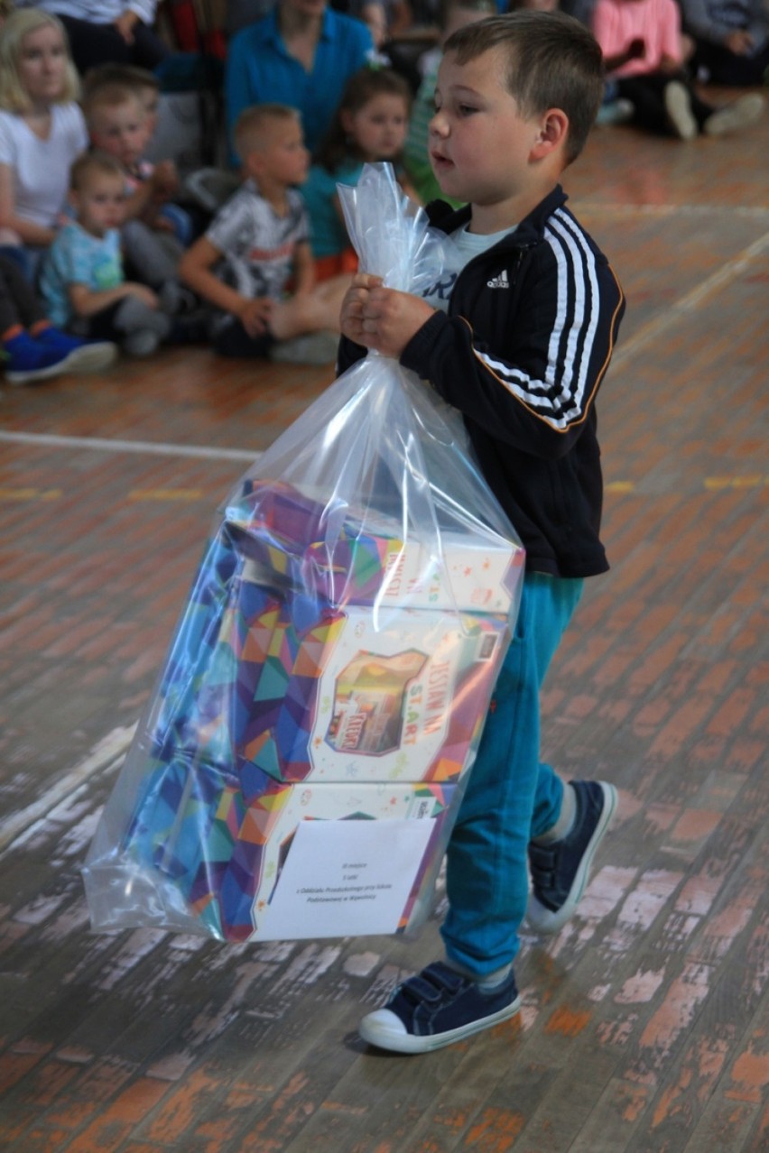 Dzieci zbierają butelki, Grupa Azoty Puławy rozdaje drzewa (ZDJĘCIA)