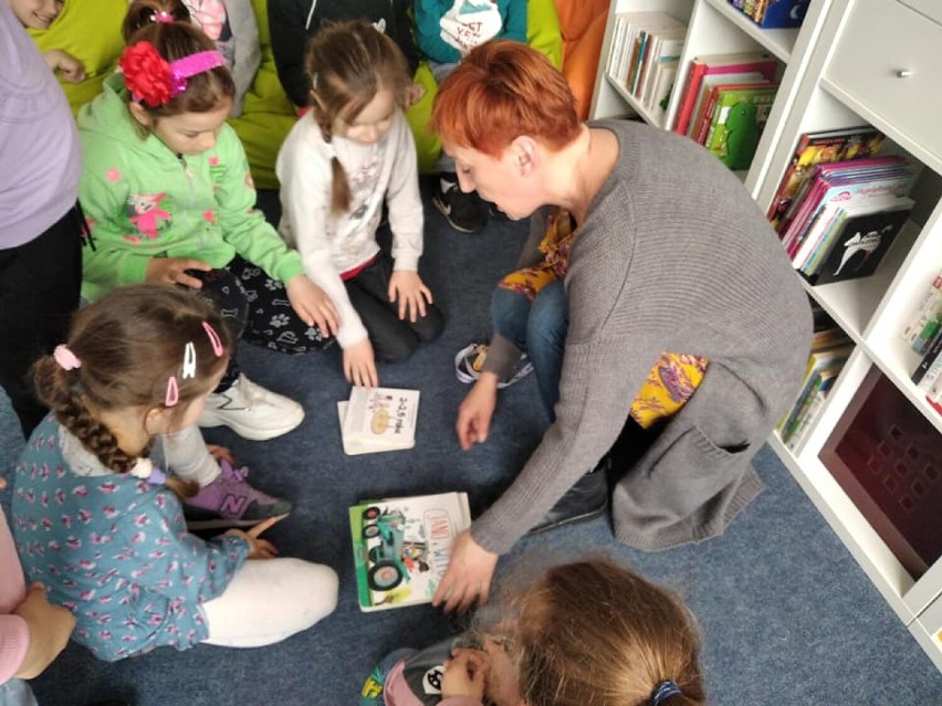 ZSP Nądnia. Biblioteka Publiczna Zbąszyń. TEATR KAMISHIBAI...