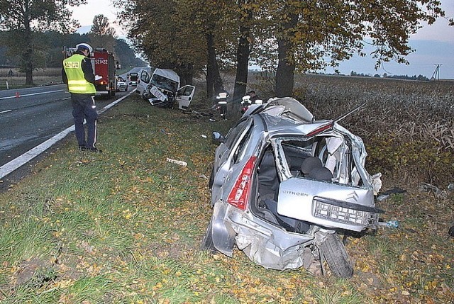 Wypadek w Gwizdaju. 13 października, około godz. 16 na drodze krajowej nr 4 w miejscowości Gwizdaj doszło do wypadku drogowego. Ze wstępnych ustaleń wynika, że kierująca osobowym citroenem, 46-letnia mieszkanka powiatu jarosławskiego, najprawdopodobniej w trakcie zawracania w miejscu niedozwolonym, została uderzona przez prawidłowo jadącego dostawczego ducato, którego kierował 55-letni mieszkaniec powiatu nałęczowskiego.



 Czytaj także:  Wypadek w Trześniowie. Przyczepa z łódką uderzyła dziewczynkę [ZDJĘCIA]