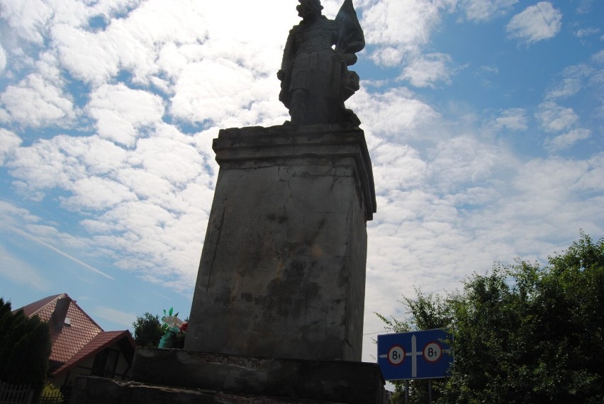 Pomnik świętego Florian na rozstaju miejskich dróg we Włoszczowie odzyska dawny blask. Zobaczcie zdjęcia