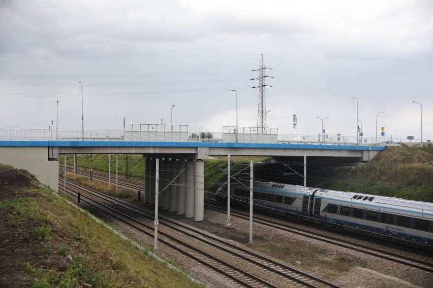 Kraków. W Batowicach otwarto nowy wiadukt samochodowy nad torami