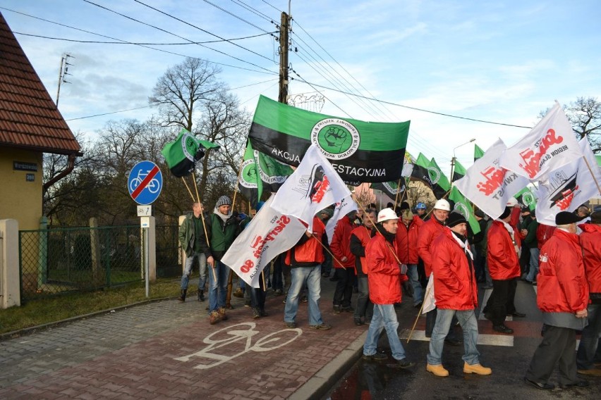 Blokada DK44 w Bieruniu: Górnicy KWK Piast i Ziemowit strajkują [ZDJĘCIA, WIDEO]