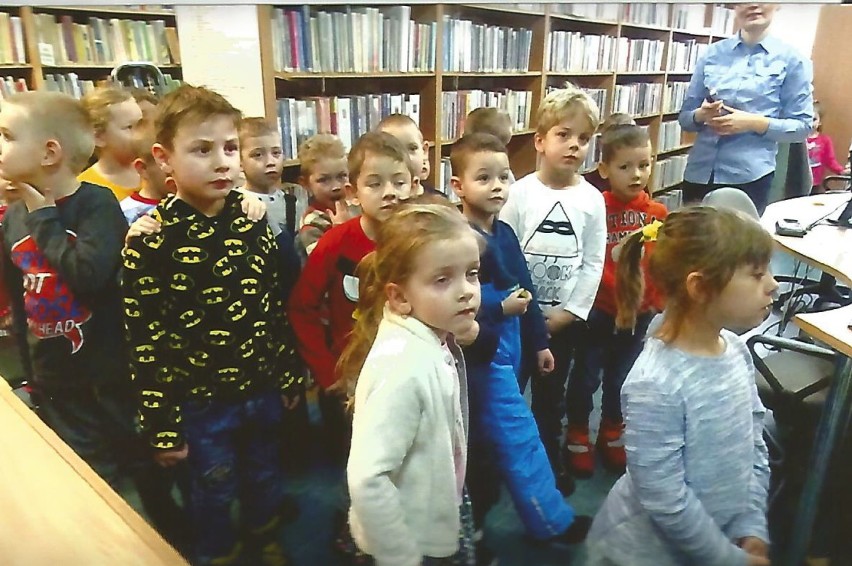 Rakoniewice: Przedszkolaki w bibliotece