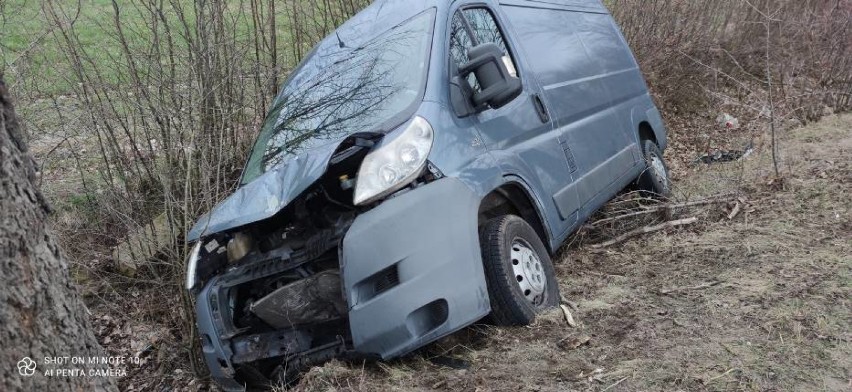 Na łuku drogi nr 214 w okolicy Starego Bukowca...