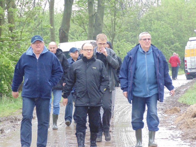 Wojciech Wilk, wojewoda lubelski wizytował dziś wały przeciwpowodziowe w Braciejowicach.