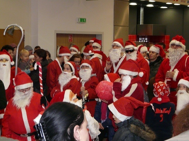 Sieradz: Tłum Mikołajów w Dekadzie