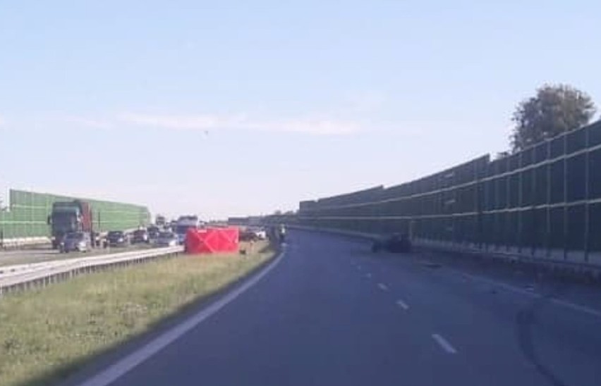 Śmiertelny wypadek na A1. W zderzeniu dwóch samochodów zginął mężczyzna. Sprawcy uciekli!