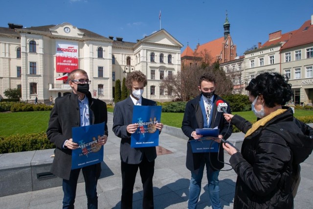 Bydgoska młodzieżówka Nowoczesnej rusza z akcją „Zaszczepię się, bo tęsknię za wolnością".  O szczegółach przedstawiciele Młodych .Nowoczesnych opowiadali podczas konferencji prasowej, która odbyła się w środę, 28 kwietnia.