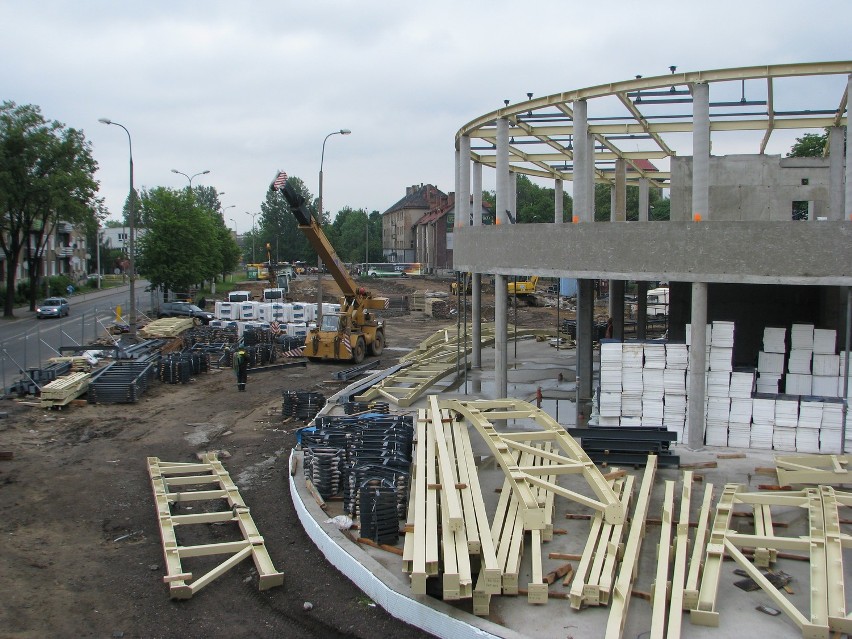 Budowa dworca autobusowego w Tarnowskich Górach na półmetku [ZDJĘCIA]