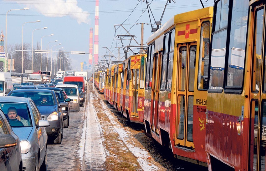 W ciągu godziny utworzył się gigantyczny korek tramwajów.