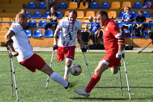 W Bielsku-Białej trwa turniej Amp Futbol Ekstraklasy. Kuloodporni w tym sezonie grają pod nowym szyldem - Podbeskidzie Kuloodporni Bielsko-Biała .Ale emocje, atmosfera i doping kibiców jest tak samo świetna. Przeglądaj gestem lub za pomocą strzałki, by zobaczyć kolejne zdjęcie