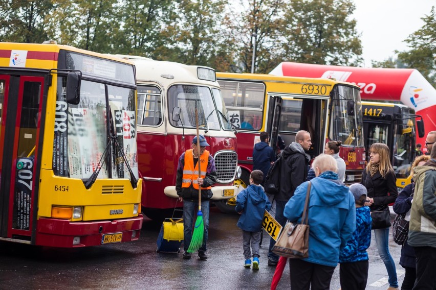 Warszawskie autobusy coraz bardziej atrakcyjnym planem zdjęciowym dla filmowców