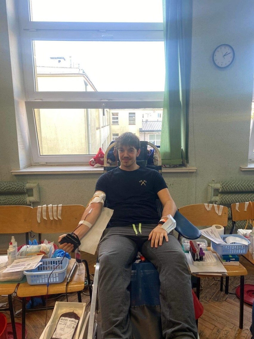 Świetna akcja. W Zespole Szkół Zawodowych Nr 2 w Starachowicach zebrano ponad 20 litrów krwi. Zobacz zdjęcia