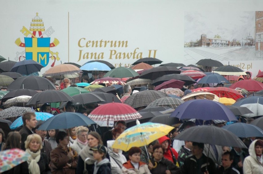 Beatyfikacja Jana Pawła II: wierni podziękowali za homilię w Łagiewnikach [ZDJĘCIA, VIDEO]