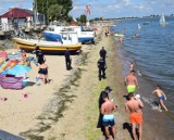 Policja na plażach ziemi puckiej w wakacje 2020: - 3 500 pouczeń, 53 mandaty i 24 wnioski do sądu - podsumowali mundurowi z KPP w Pucku