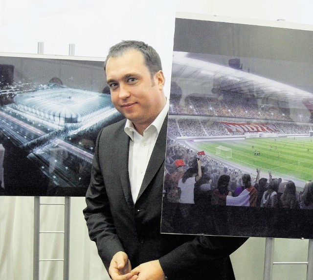Listopad 2010. Prezes Animucki prezentuje projekt stadionu