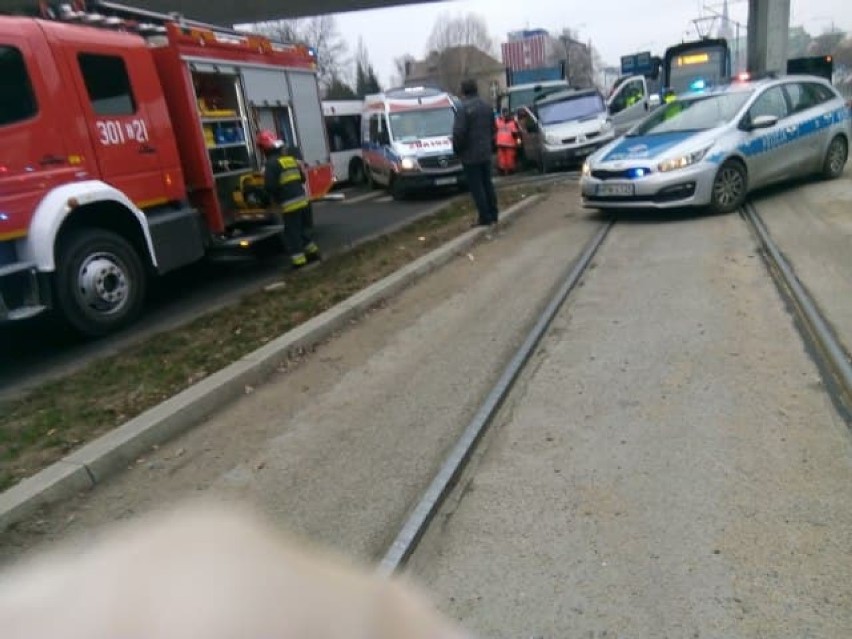 Wypadek na Energetyków w Szczecinie. Są ranni policjanci! 