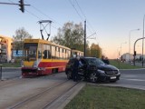 Wypadek tramwaju MPK na Hetmańskiej w Łodzi. Zderzenie z samochodem [ZDJĘCIA]