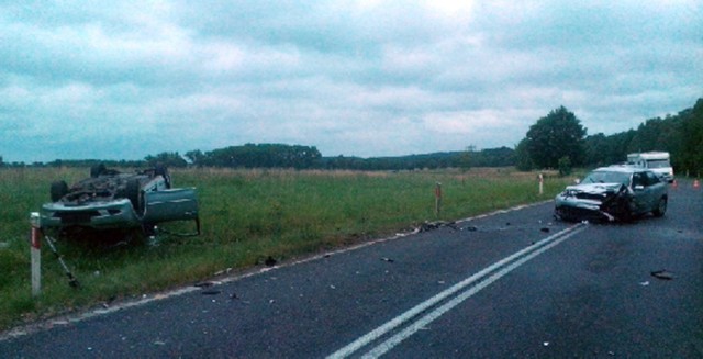 Do wypadu doszło w sobotę 17 czerwca na drodze wojewódzkiej nr 304 z Babimostu w kierunku Sulechowa. Czołowo zderzyły się audi i mazda. Ranne zostały cztery osoby, jedna ma podejrzenie złamania kręgosłupa.