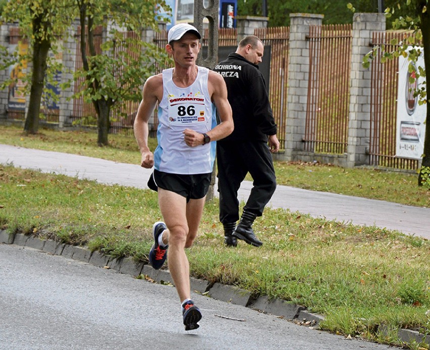 Łukasz Grajcar z Konopisk wygrał bieg na 10 km w Tomaszowie...