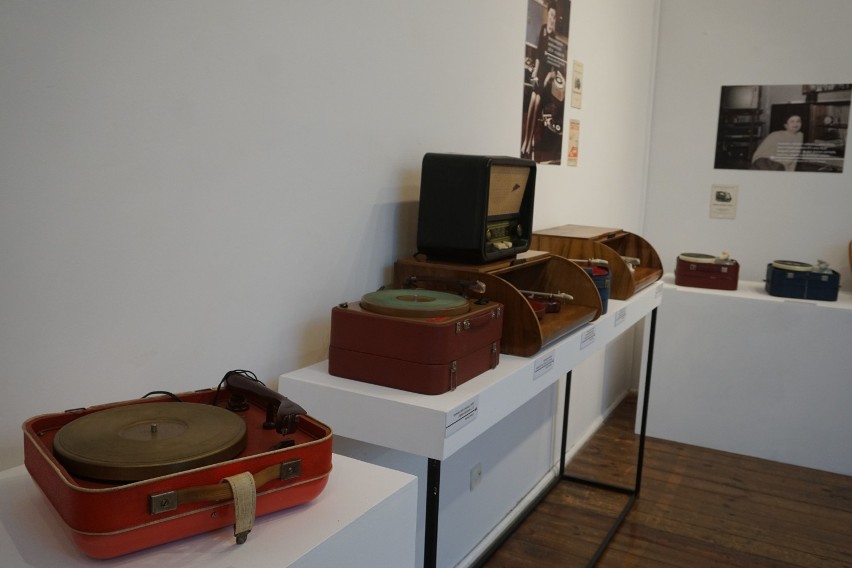 Gramofony Foniki na wystawie w Muzeum Miasta Łodzi