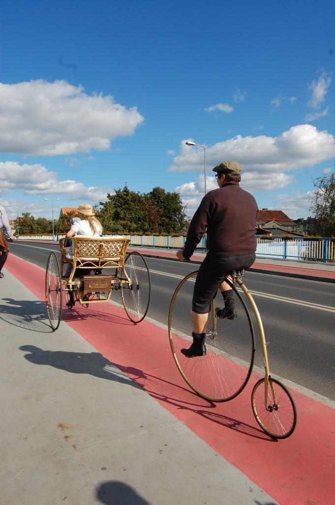 Wiekowe rowery, stroje i muzyka. Bicykle nad Wartą czyli Promenada jak za dawnych lat 2012 (GALERIA)