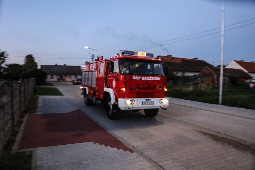 Pożar garażu z wyposażeniem warsztatowym i samochodem osobowym [ZDJĘCIA]