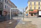 Kurtyna wodna stanęła w centrum Tarnowa pod koniec wakacji i upałów. Chłodziła mieszkańców na Placu Sobieskiego tylko przez jeden dzień