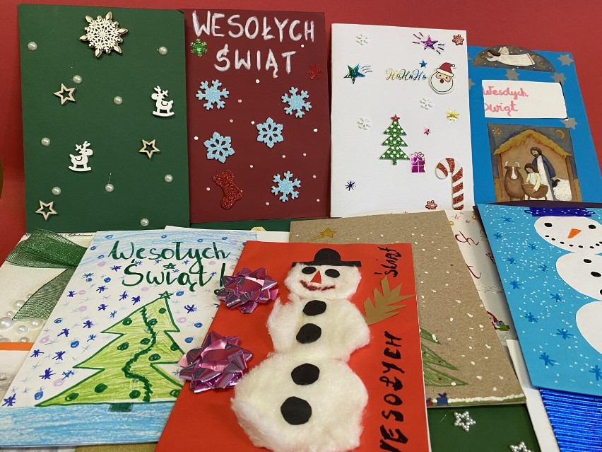 Uczniowie ZSE-E w Radomsku pamiętali o kartkach świątecznych