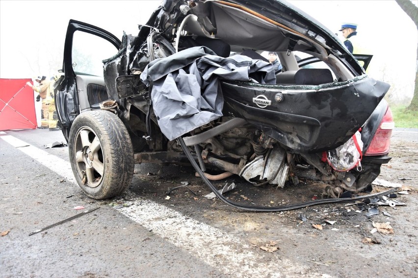 Tragiczny poranek w Dzień Wszystkich Świętych. Nie żyją dwie młode osoby [ZDJĘCIA]