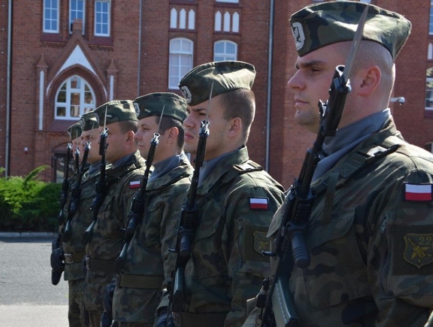 Malbork. Święto Lotnictwa w 22 Bazie Lotnictwa Taktycznego [ZDJĘCIA]. Podziękowania, medale i awanse