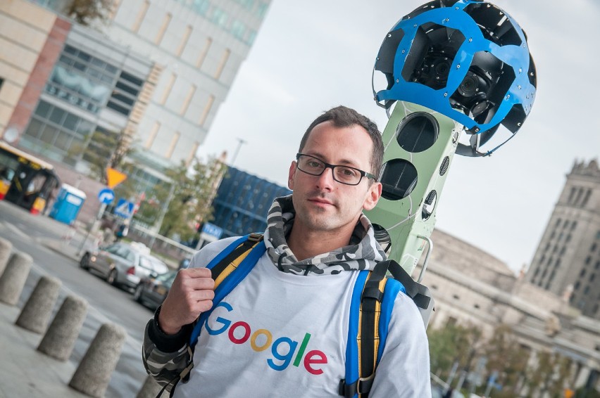 Plecak Google w centrum Warszawy. Wkrótce Dworzec Centralny...