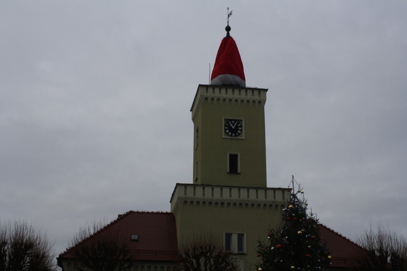Mikołaj na wieży ratusza w Kargowej