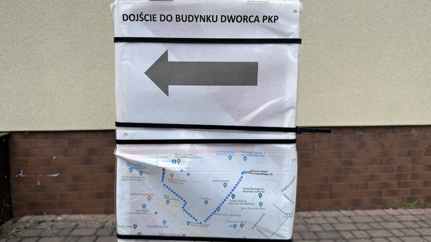 Ogromne utrudnienia w Bochni w rejonie dworca PKP, ulica Poniatowskiego nieprzejezdna z powodu budowy węzła przesiadkowego. Zobacz zdjęcia