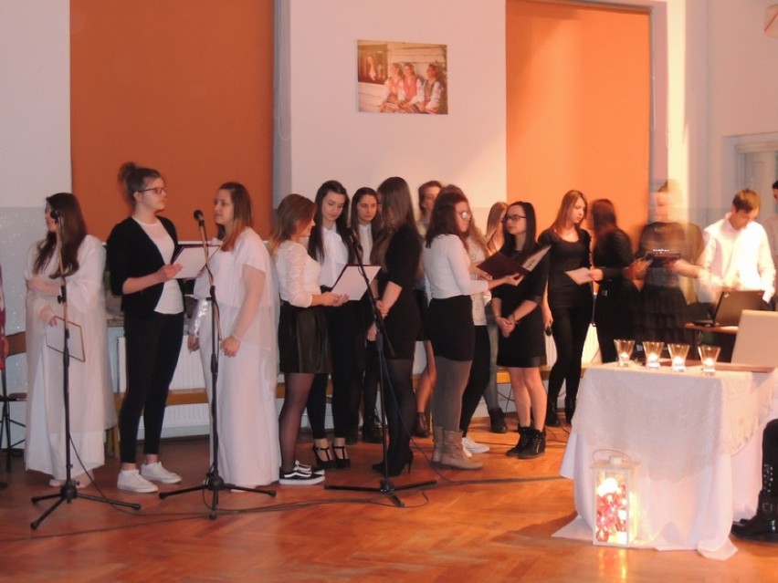 Świąteczny wieczór poetycko-muzyczny w ZSRCKU Kościelec