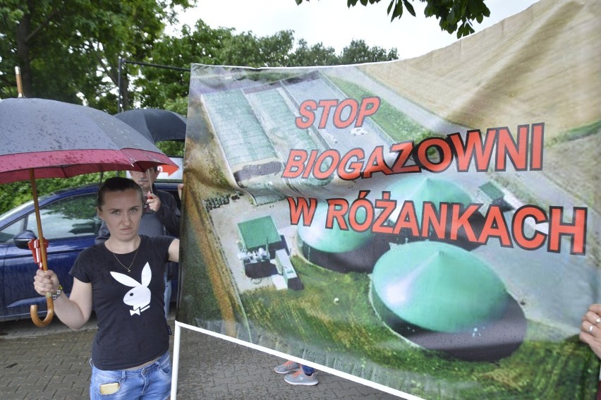 Wtorkowy protest w Różankach. Mieszkańcy zablokowali drogę...