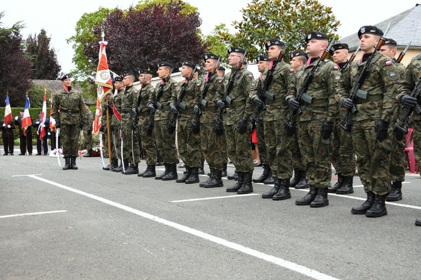 Pancerniacy ze Świętoszowa uczestniczyli w uroczystościach na największym we Francji Polskim Cmentarzu Wojskowym