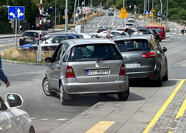 Policjanci proszą naszych Czytelników o pomoc w ustaleniu właściciela tego samochodu.