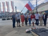 Jaworznianie w rocznicę powstania warszawskiego złożyli kwiaty pod Pomnikiem Niepodległości, upamiętniając ofiary narodowego zrywu.