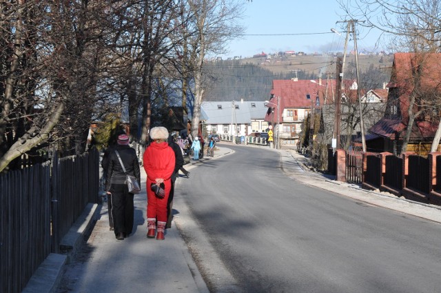 Ludzie tędy jeżdżą, bo każdy chce na skróty dotrzeć do Zakopanego