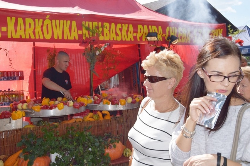 Nad Miedwiem rządzą złote dynie. Na jarmark zjechali mieszkańcy z całego województwa [zdjęcia,wideo]