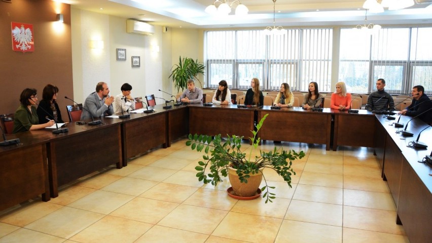 Studenci z Ukrainy na praktykach w starostwie w Radomsku